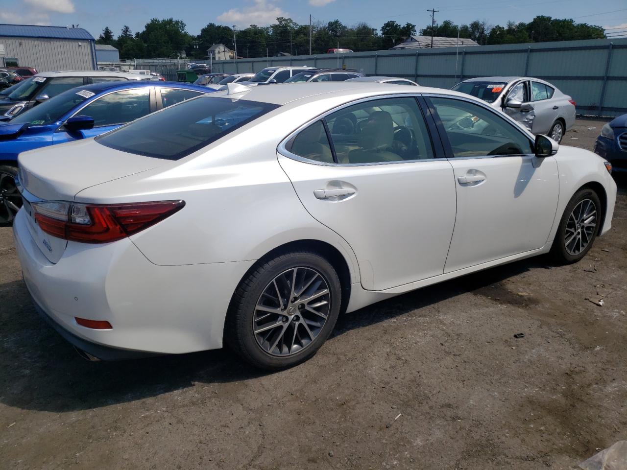 Image 3 of Lexus Es 350 2016 with VIN JTHBK1GG3G2227059