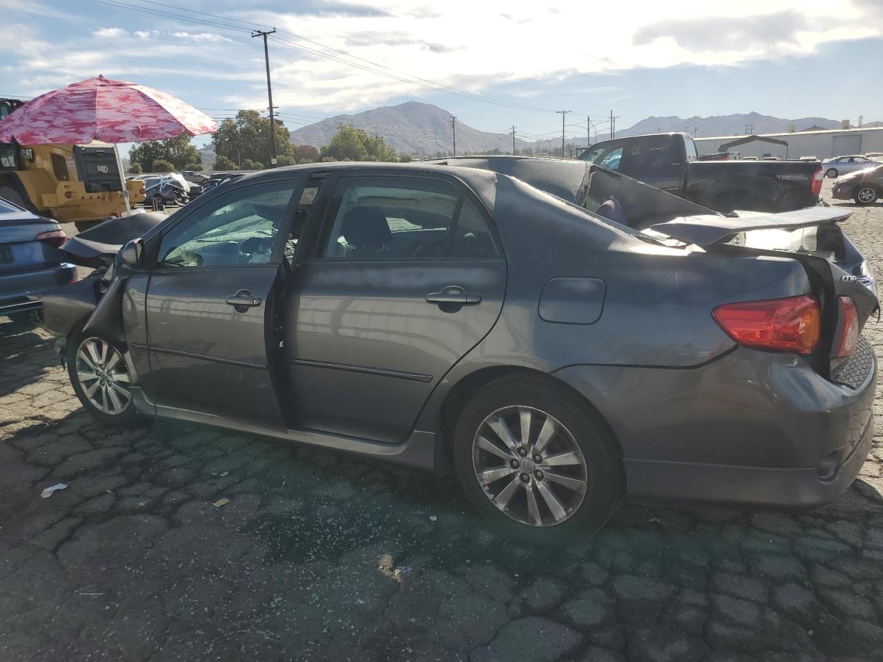 Obraz 2 z 2010 TOYOTA COROLLA BASE 2010 z VIN 2T1BU4EE2AC528994
