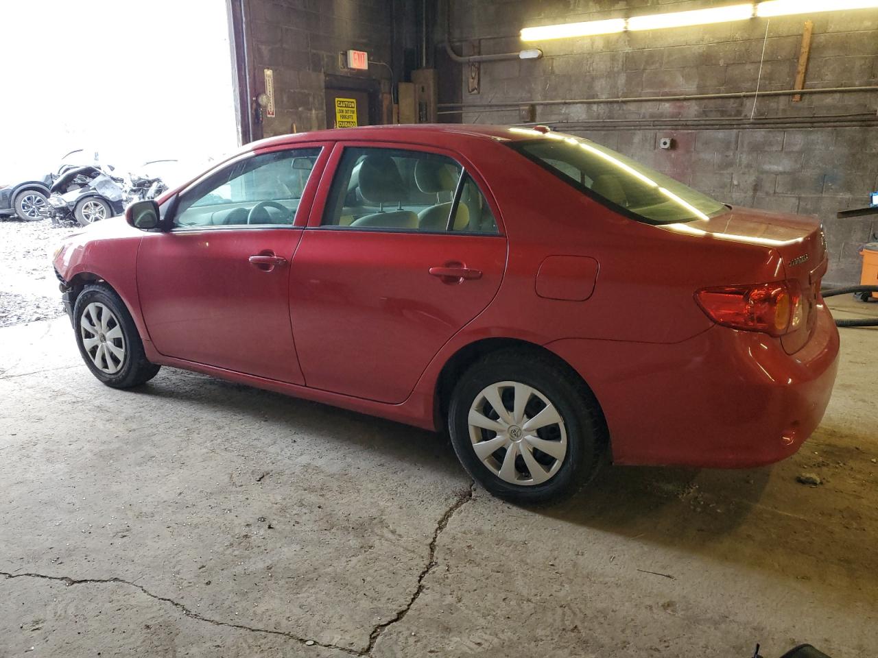 Изображение 2 2010 TOYOTA COROLLA BASE 2010 с VIN 2T1BU4EE1AC260276