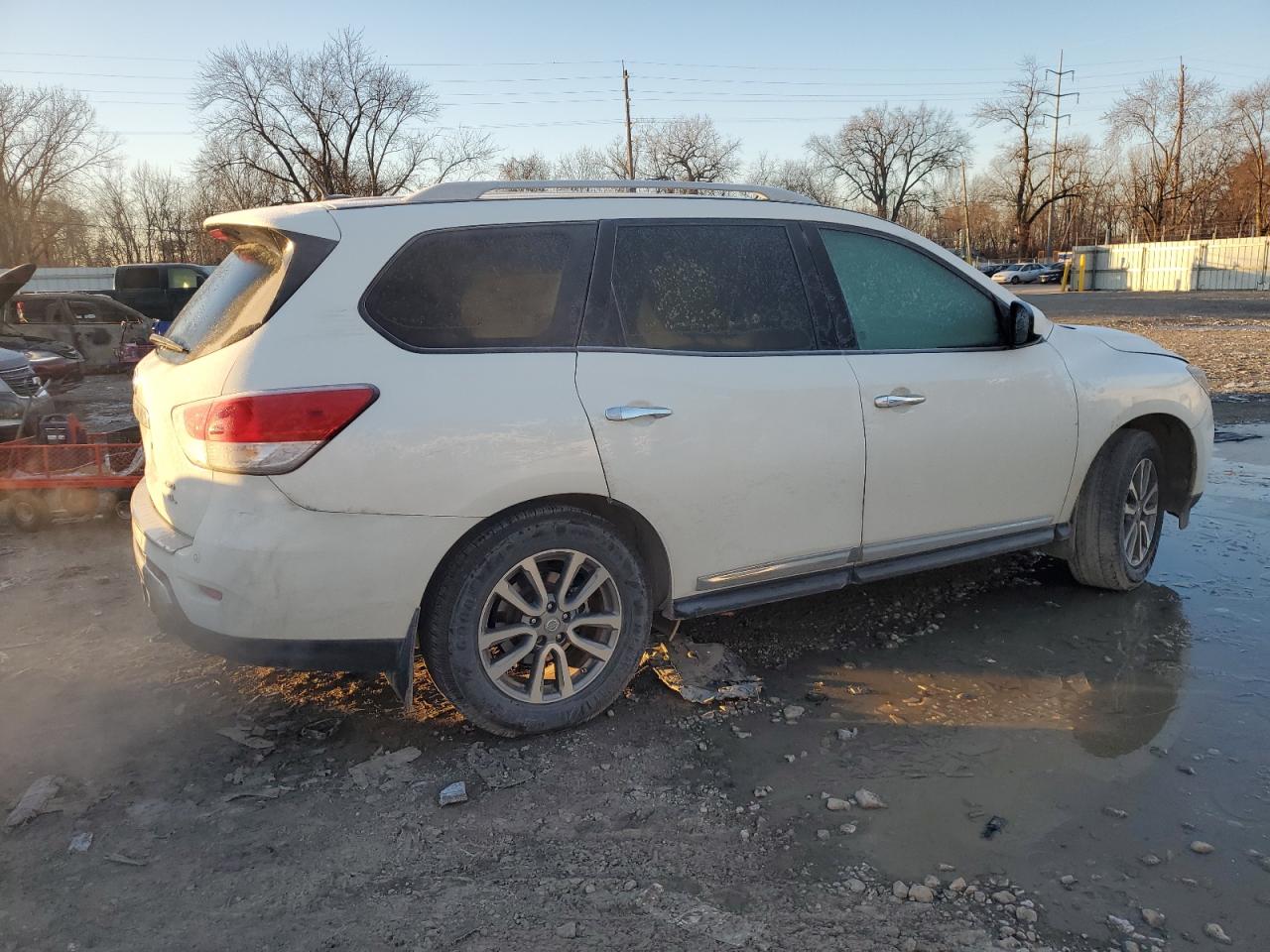 Image 3 of 2015 NISSAN PATHFINDER S 2015 with VIN 5N1AR2MM5FC707844
