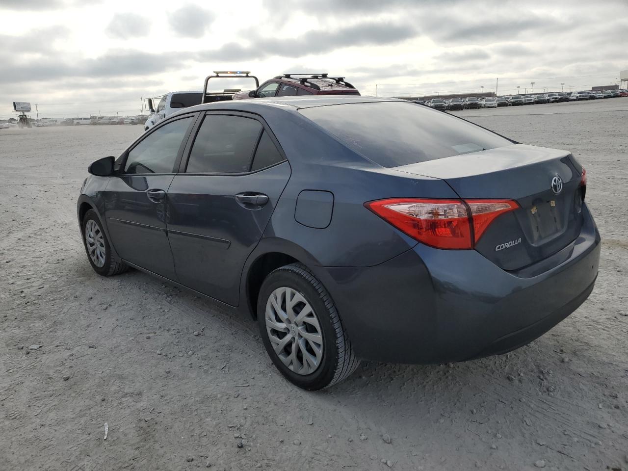 Изображение 2 2018 TOYOTA COROLLA L 2018 с VIN 5YFBURHE3JP792475