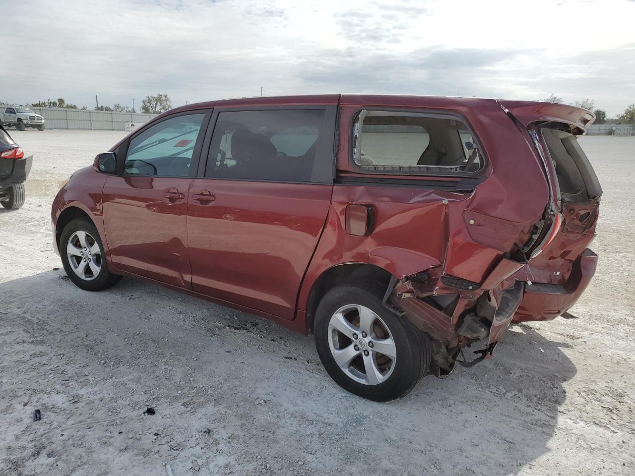 Obraz 2 z 2012 TOYOTA SIENNA BASE 2012 z VIN 5TDKA3DC9CS015335