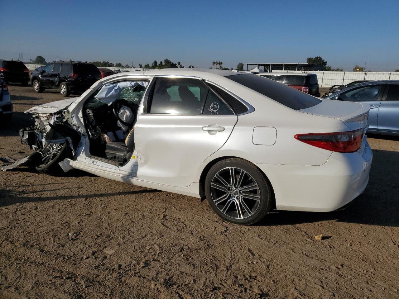 Image 2 of 2016 TOYOTA CAMRY LE 2016 with VIN 4T1BF1FKXGU142568