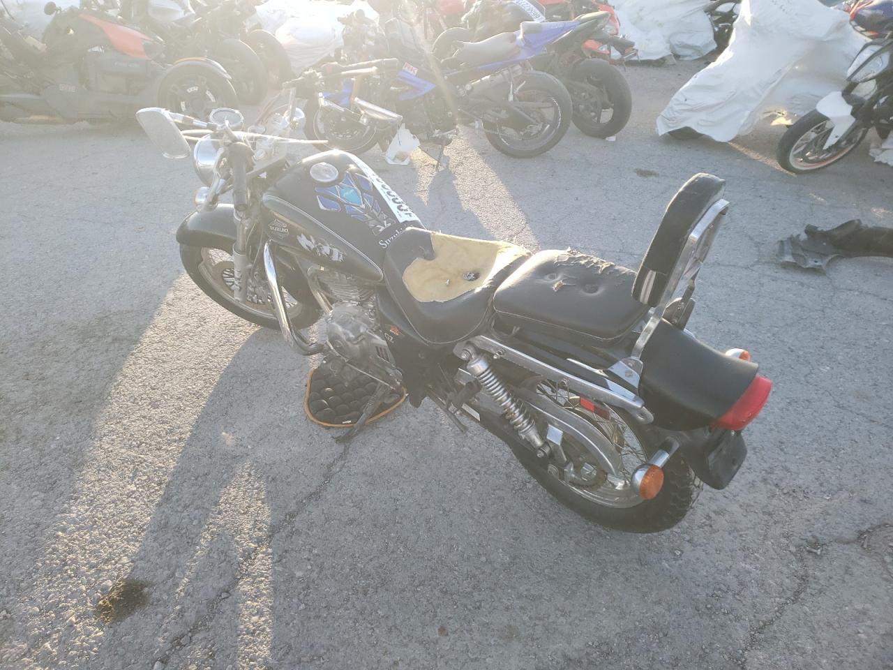 Obraz 3 z 2004 SUZUKI GZ250  2004 z VIN VTTNJ48A842100216