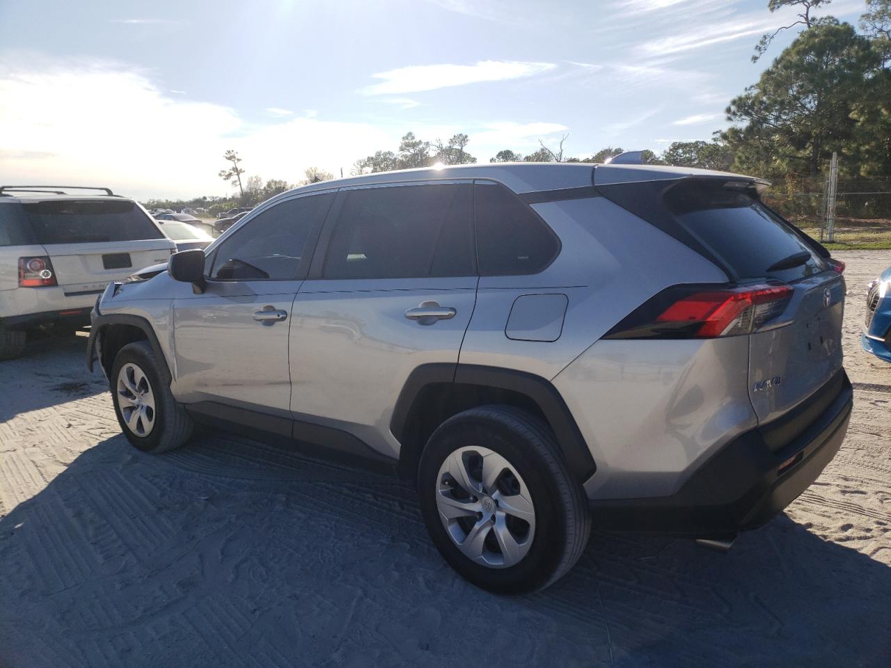 Image 2 of 2022 TOYOTA RAV4 LE 2022 with VIN 2T3H1RFV2NW223067