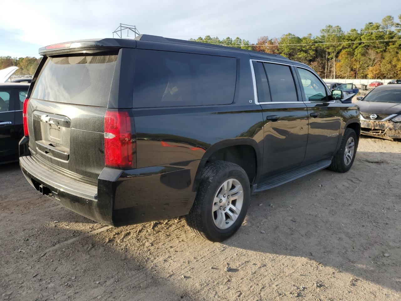 Изображение 3 2017 CHEVROLET SUBURBAN C1500 LT 2017 с VIN 1GNSCHKCXHR132834
