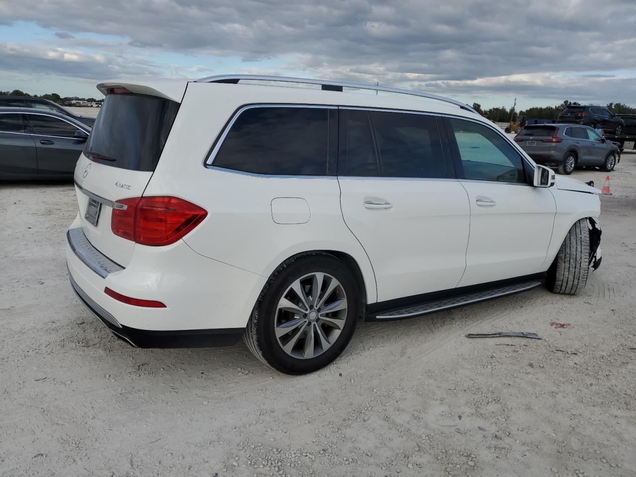 Image 3 of 2014 MERCEDES-BENZ GL 450 4MATIC 2014 with VIN 4JGDF7CE7EA331123