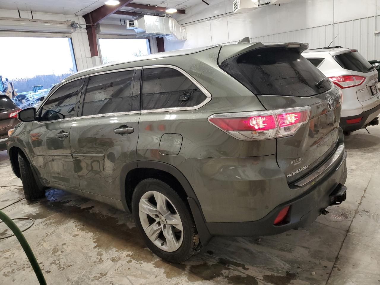 Image 2 of 2015 TOYOTA HIGHLANDER LIMITED 2015 with VIN 5TDDKRFH3FS214919
