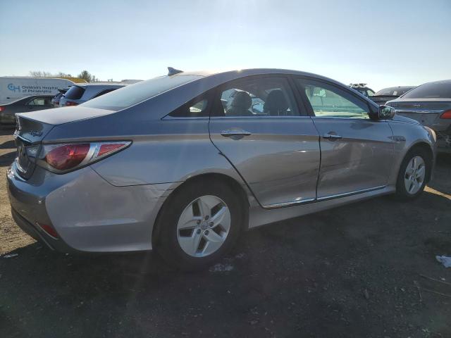 Image 3 of 2012 HYUNDAI SONATA HYBRID 2012 with VIN KMHEC4A48CA026460