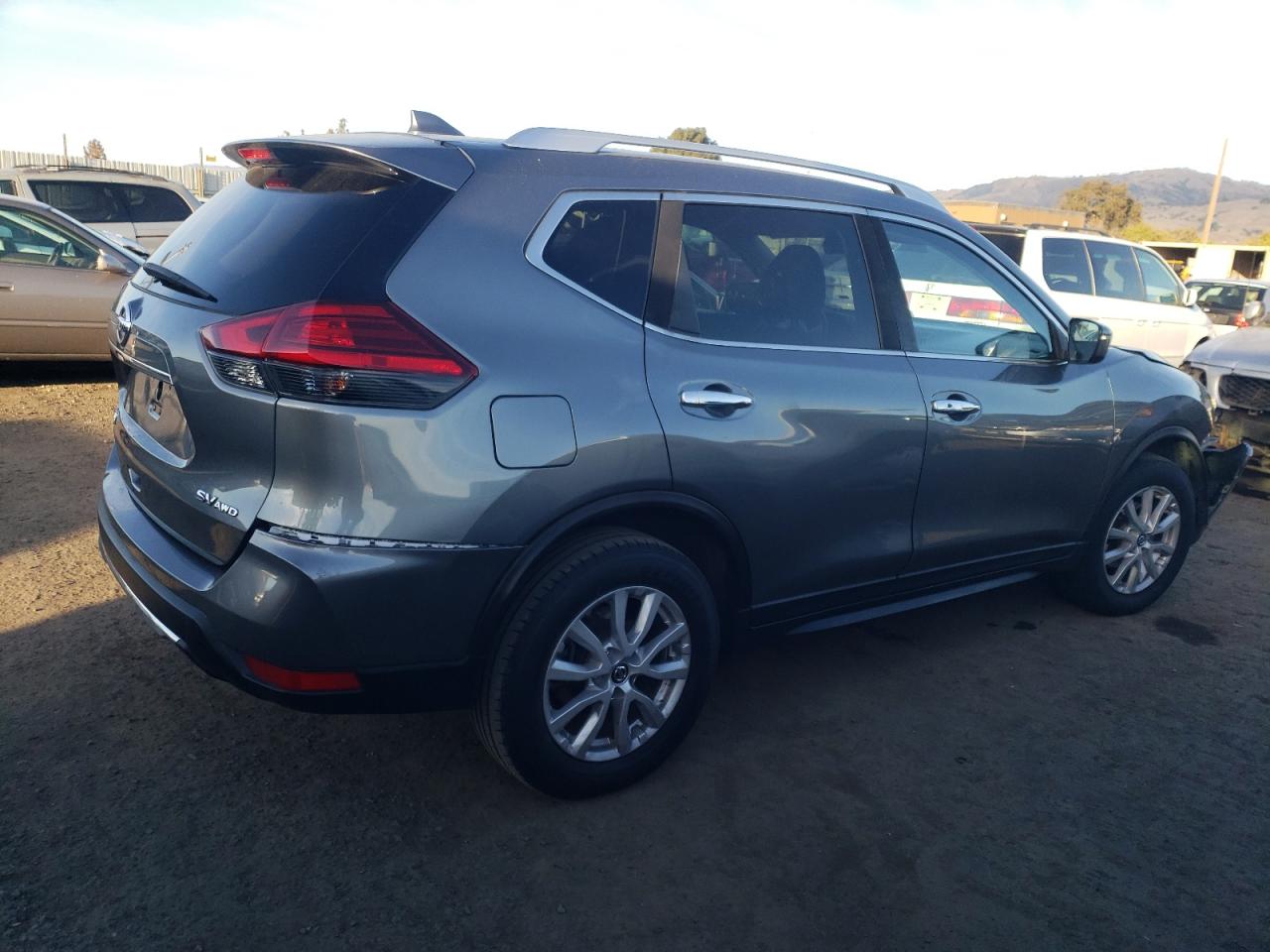 Image 3 of 2018 NISSAN ROGUE S 2018 with VIN KNMAT2MV7JP527006