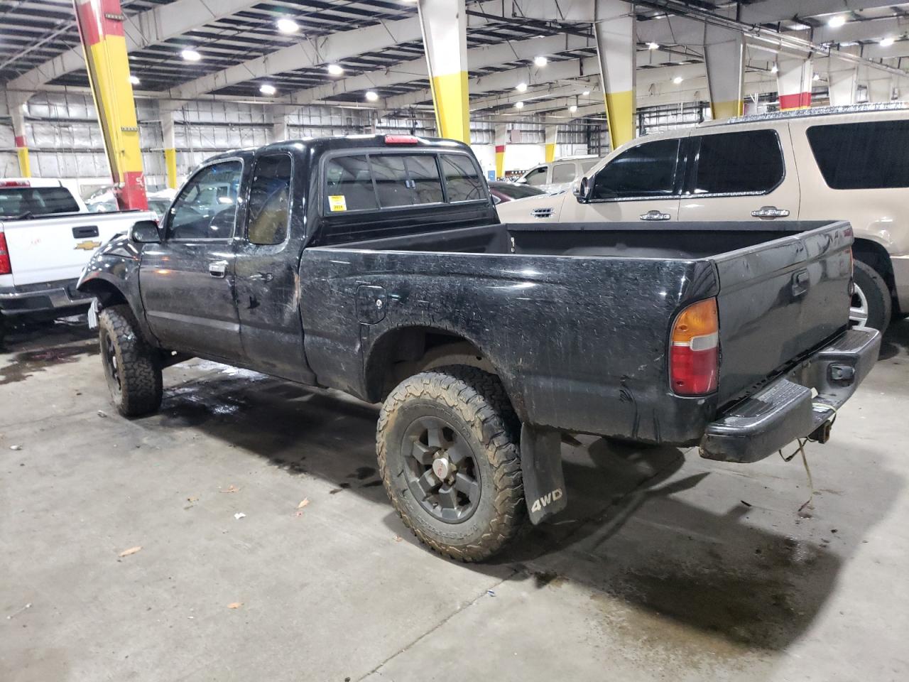 Изображение 2 2000 TOYOTA TACOMA XTRACAB 2000 с VIN 5TEWN72N4YZ717705