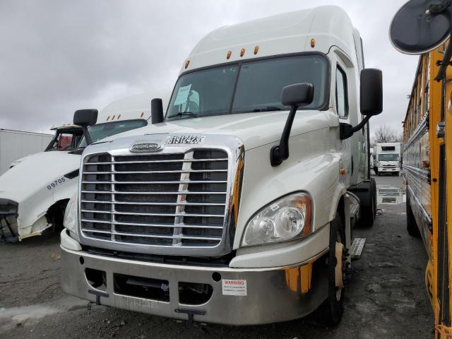 Image 2 of 2019 FREIGHTLINER CASCADIA 125  2019 with VIN 3AKJGLDR6KSKN4692