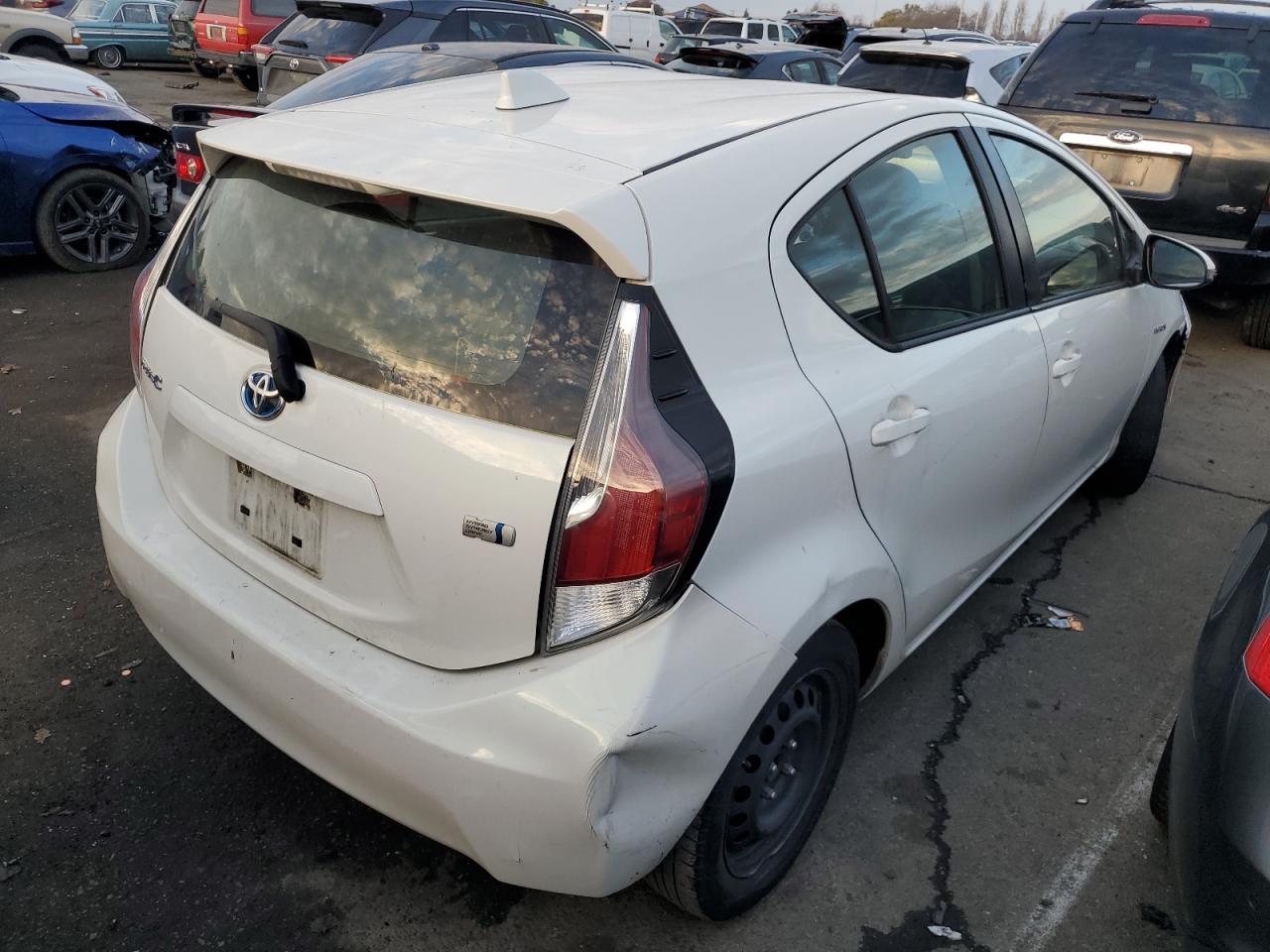 Image 3 of 2015 TOYOTA PRIUS C  2015 with VIN JTDKDTB37F1581585