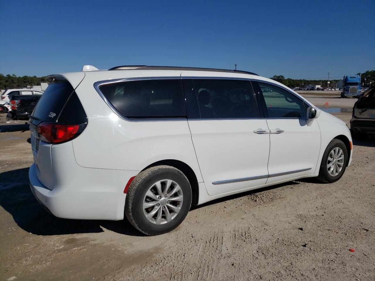 Изображение 3 2017 CHRYSLER PACIFICA TOURING L 2017 с VIN 2C4RC1BG9HR627330