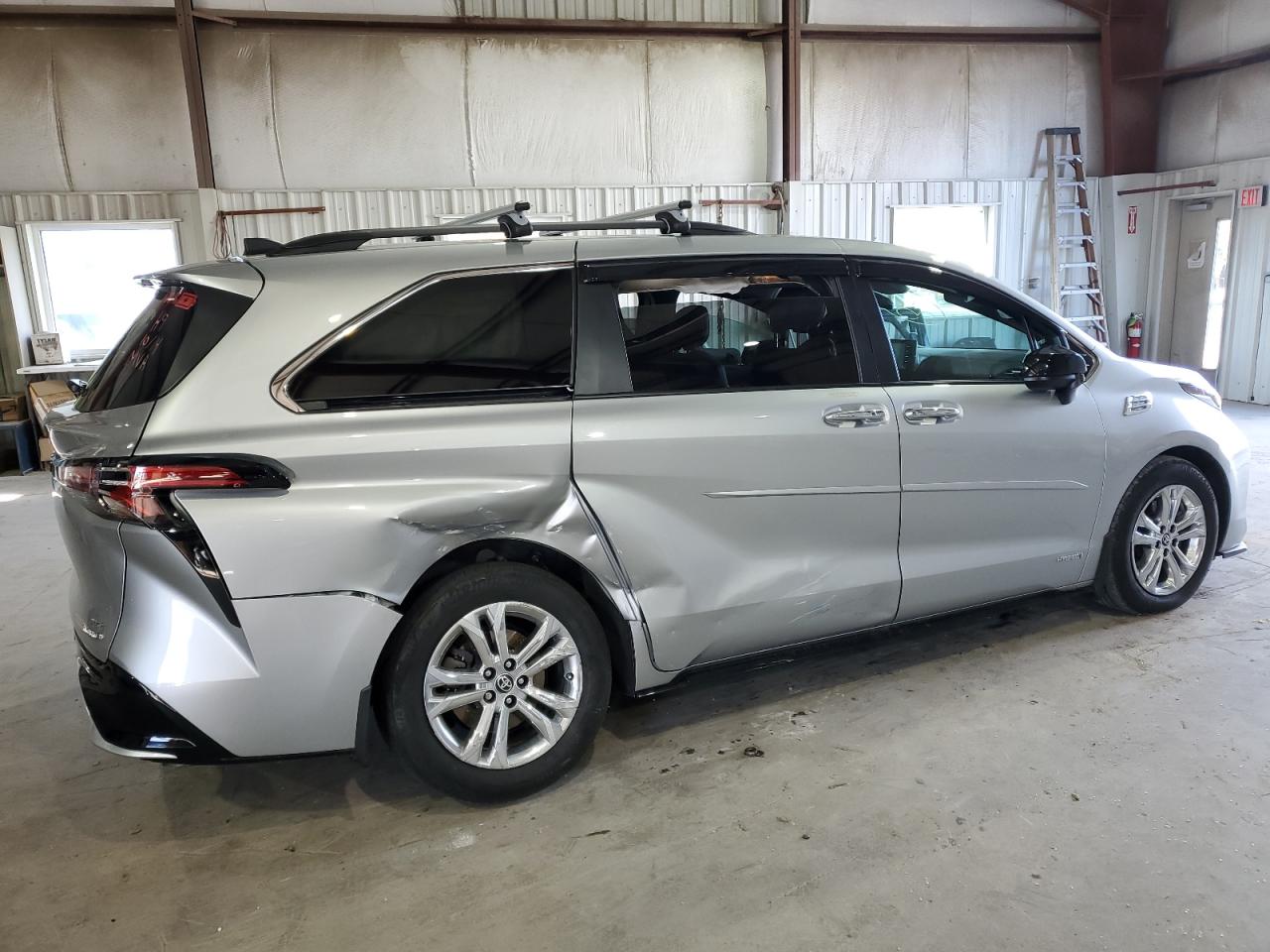Image 3 of 2021 TOYOTA SIENNA XSE 2021 with VIN 5TDDSKFC7MS018054