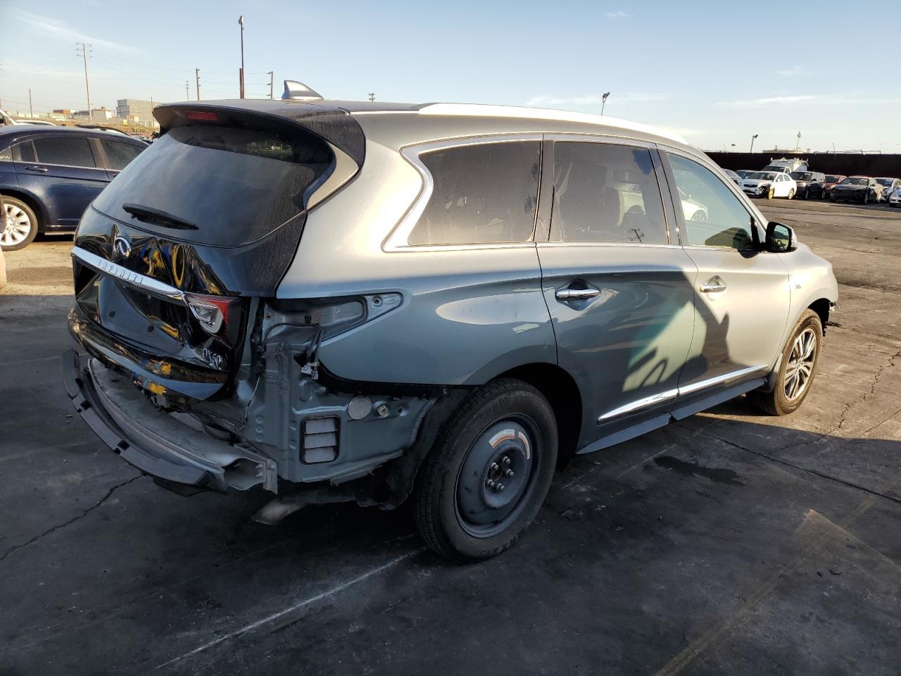 Image 3 of 2018 INFINITI QX60  2018 with VIN 5N1DL0MN3JC502365