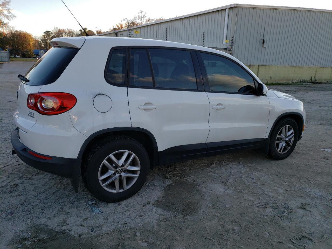 Image 3 of Volkswagen Tiguan S 2011 with VIN WVGBV7AX7BW554243