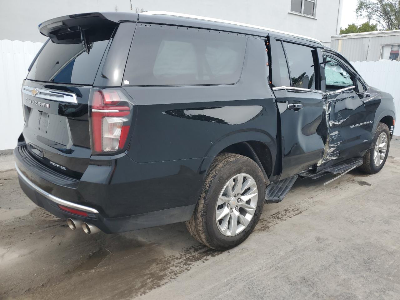 Image 3 of 2023 CHEVROLET SUBURBAN C1500 PREMIER 2023 with VIN 1GNSCFKD4PR269635