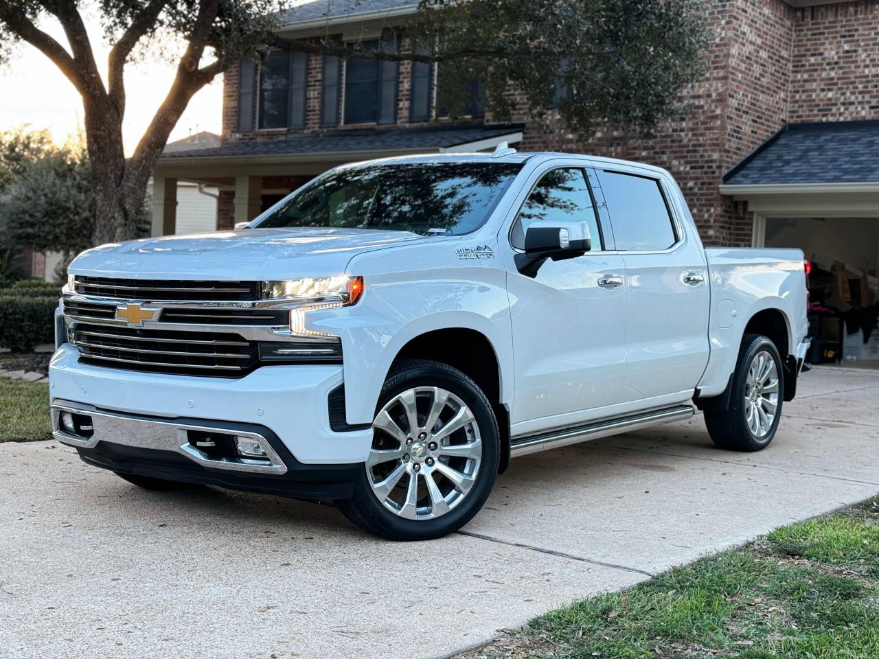 Изображение 2 2021 CHEVROLET SILVERADO K1500 HIGH COUNTRY 2021 с VIN 3GCUYHED4MG205844