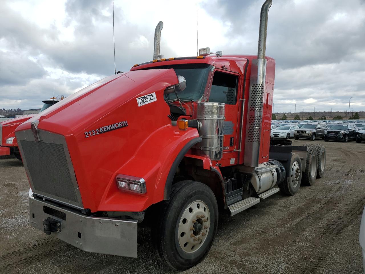 Image 2 of 2022 KENWORTH CONSTRUCTION T800 2022 with VIN 1XKDP4EX0NR468084