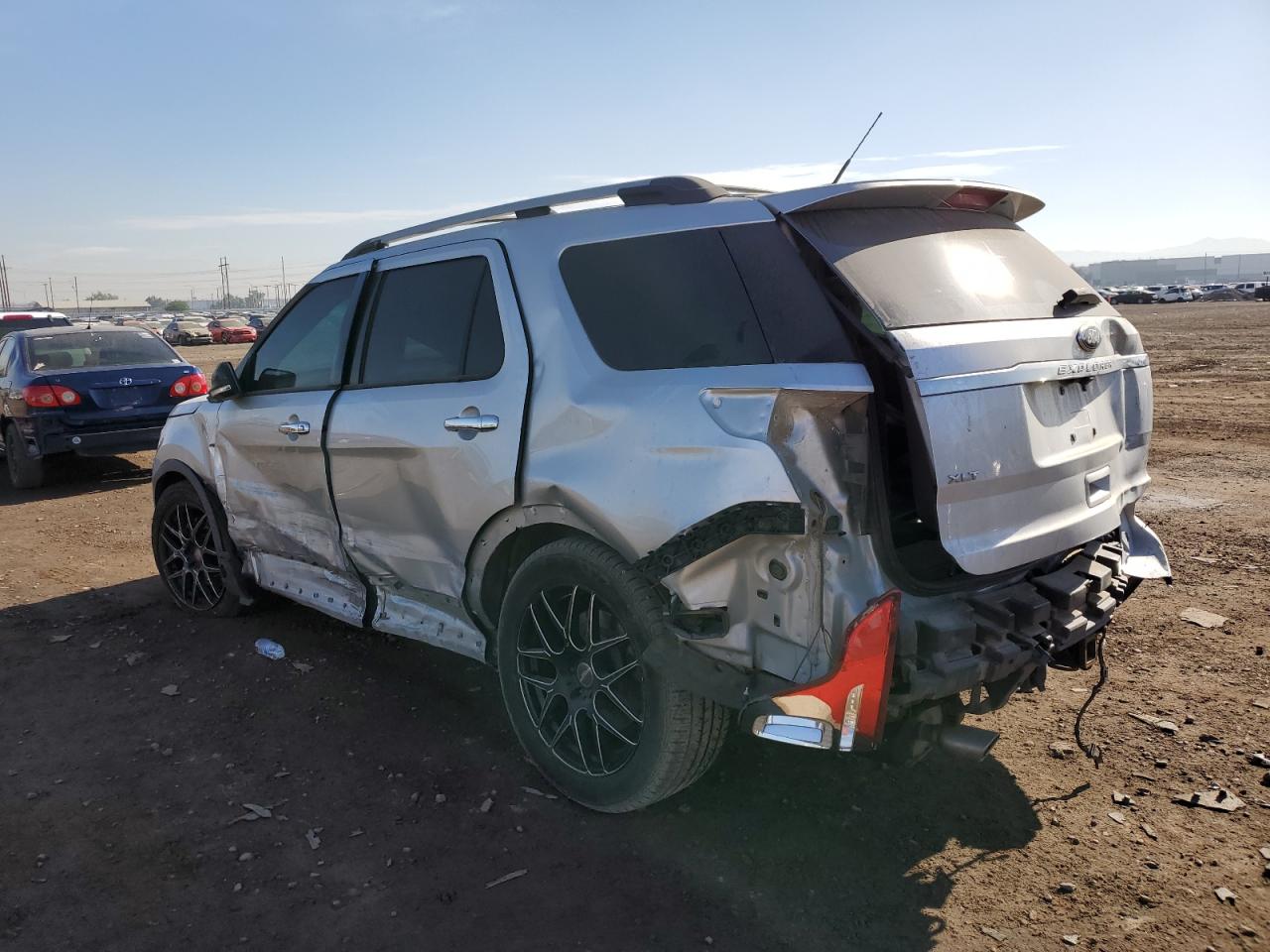 Изображение 2 2015 FORD EXPLORER XLT 2015 с VIN 1FM5K7D84FGB19383