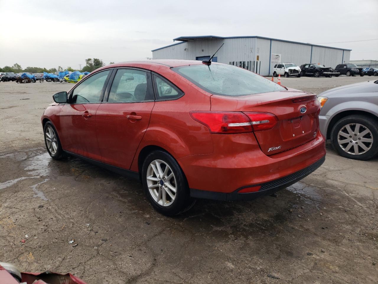 Image 2 of 2018 FORD FOCUS SE 2018 with VIN 1FADP3FEXJL301723