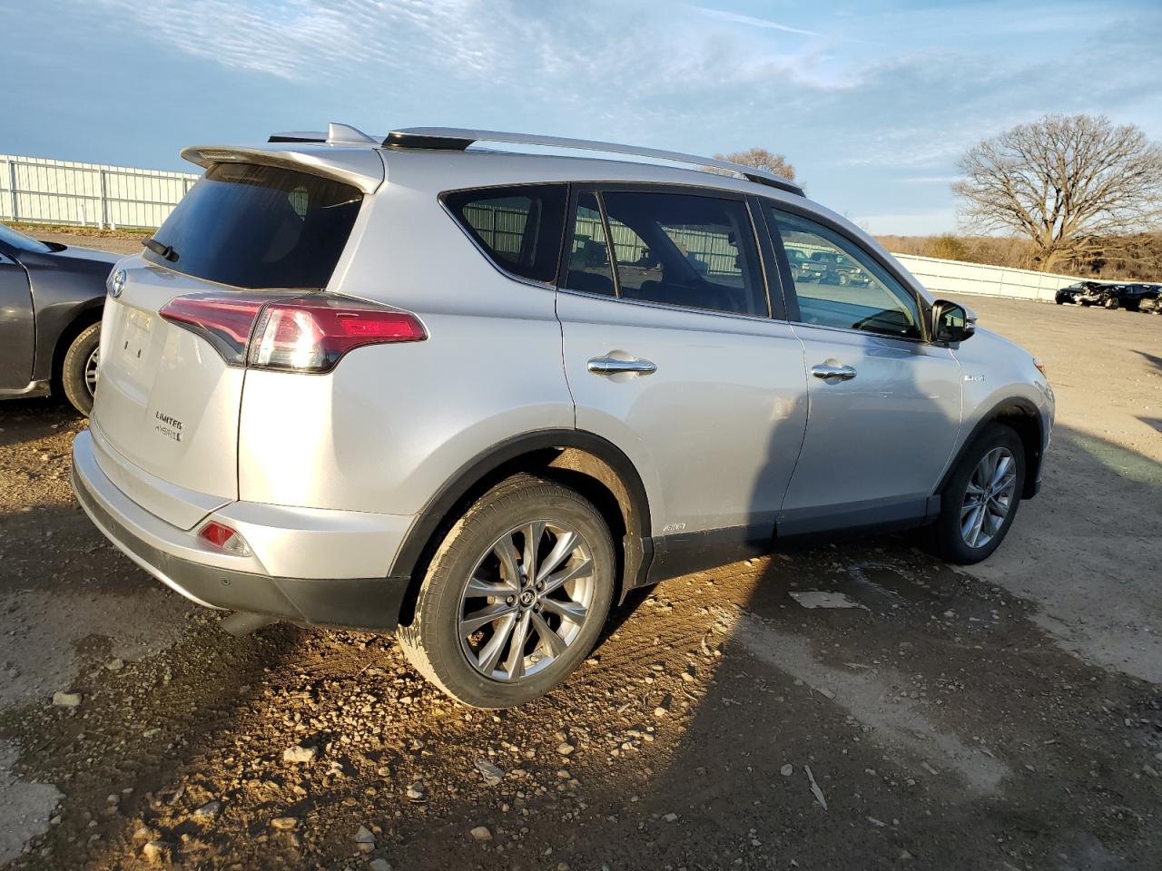 Obraz 3 z 2016 TOYOTA RAV4 HV LIMITED 2016 z VIN JTMDJREV3GD029003