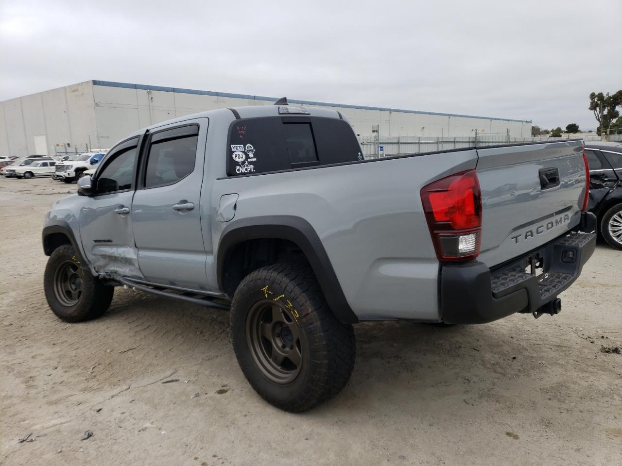 Obraz 2 z Toyota Tacoma Double Cab 2018 z VIN 3TMCZ5AN4JM146541
