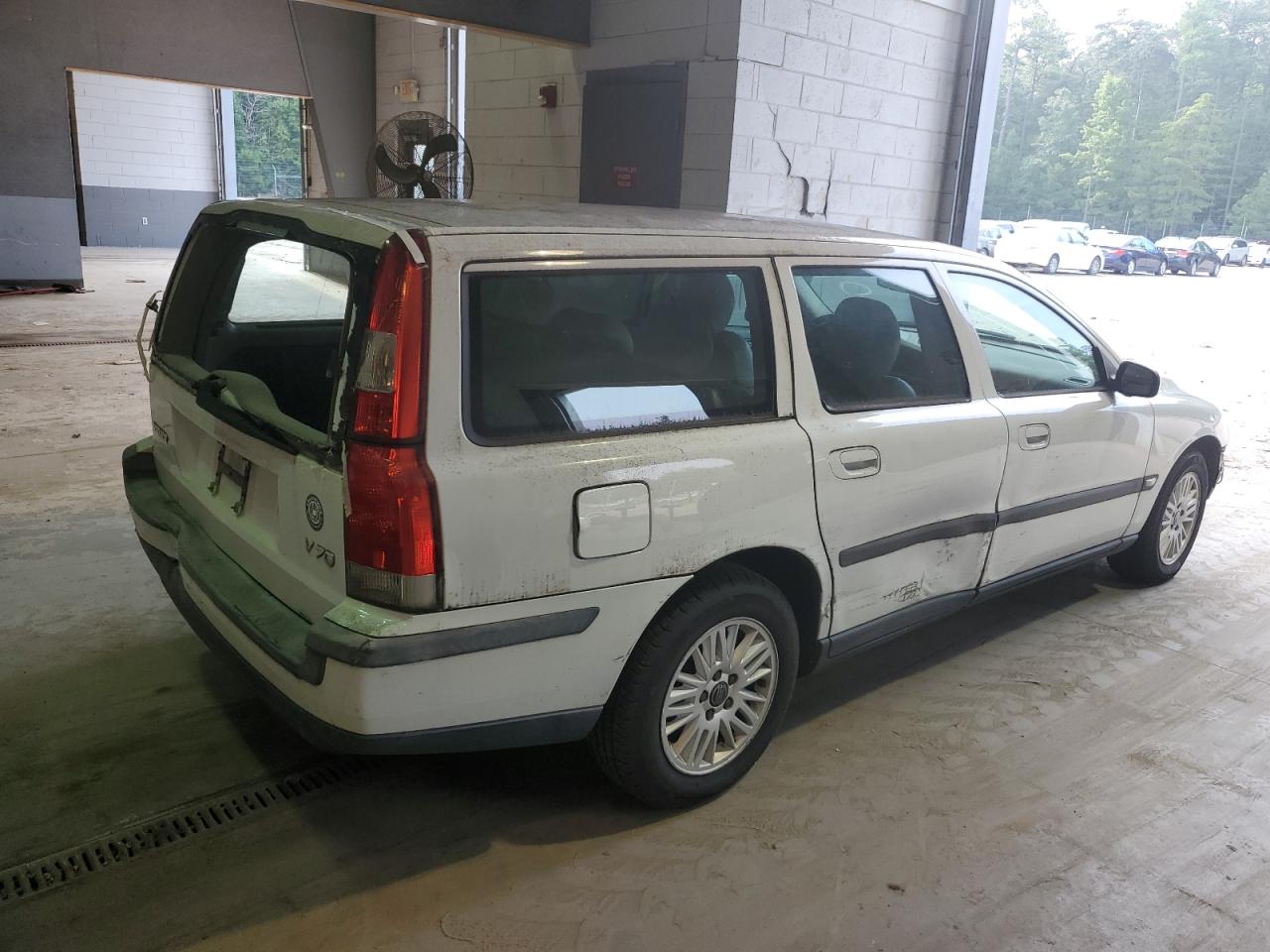 Image 3 of 2004 VOLVO V70  2004 with VIN YV1SW64A142434350