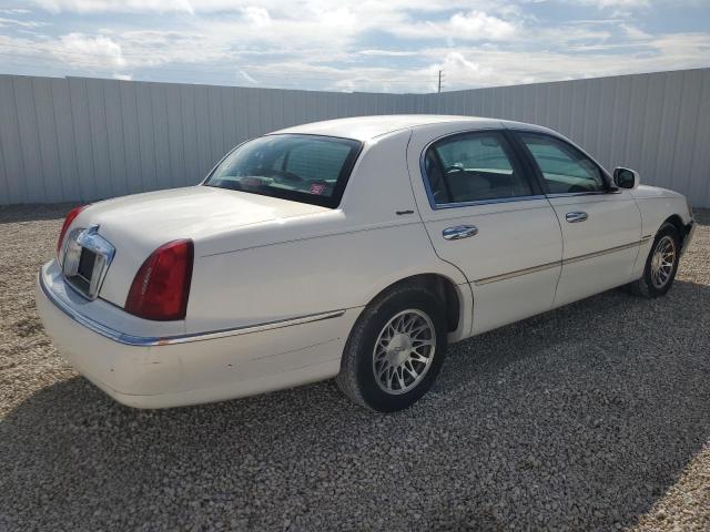 Image 3 of 2000 LINCOLN TOWN CAR SIGNATURE 2000 with VIN 1LNHM82WXYY902686