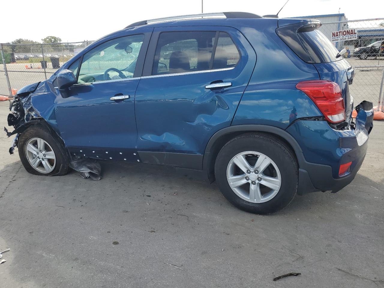 Image 2 of 2020 CHEVROLET TRAX 1LT 2020 with VIN 3GNCJLSB2LL145355