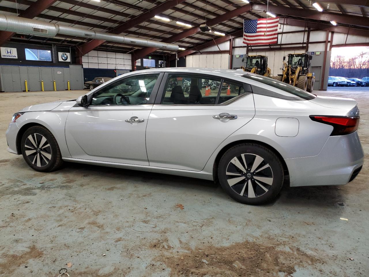 Изображение 2 2021 NISSAN ALTIMA SV 2021 с VIN 1N4BL4DV1MN417140