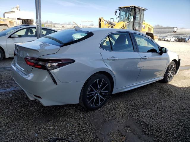Obraz 3 z 2022 TOYOTA CAMRY SE 2022 z VIN 4T1G11AK8NU003659