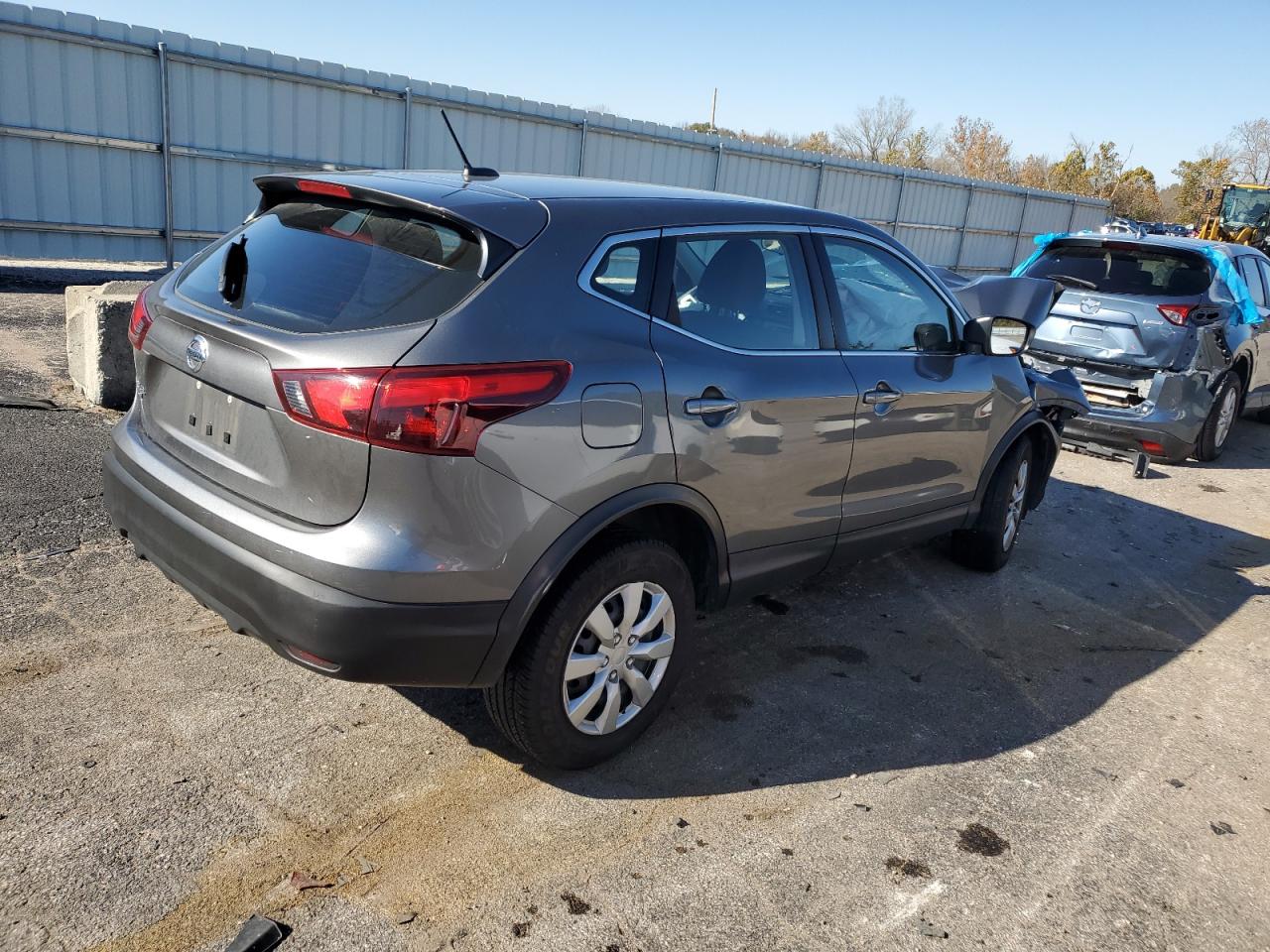 Image 3 of 2018 NISSAN ROGUE SPORT S 2018 with VIN JN1BJ1CP3JW154319