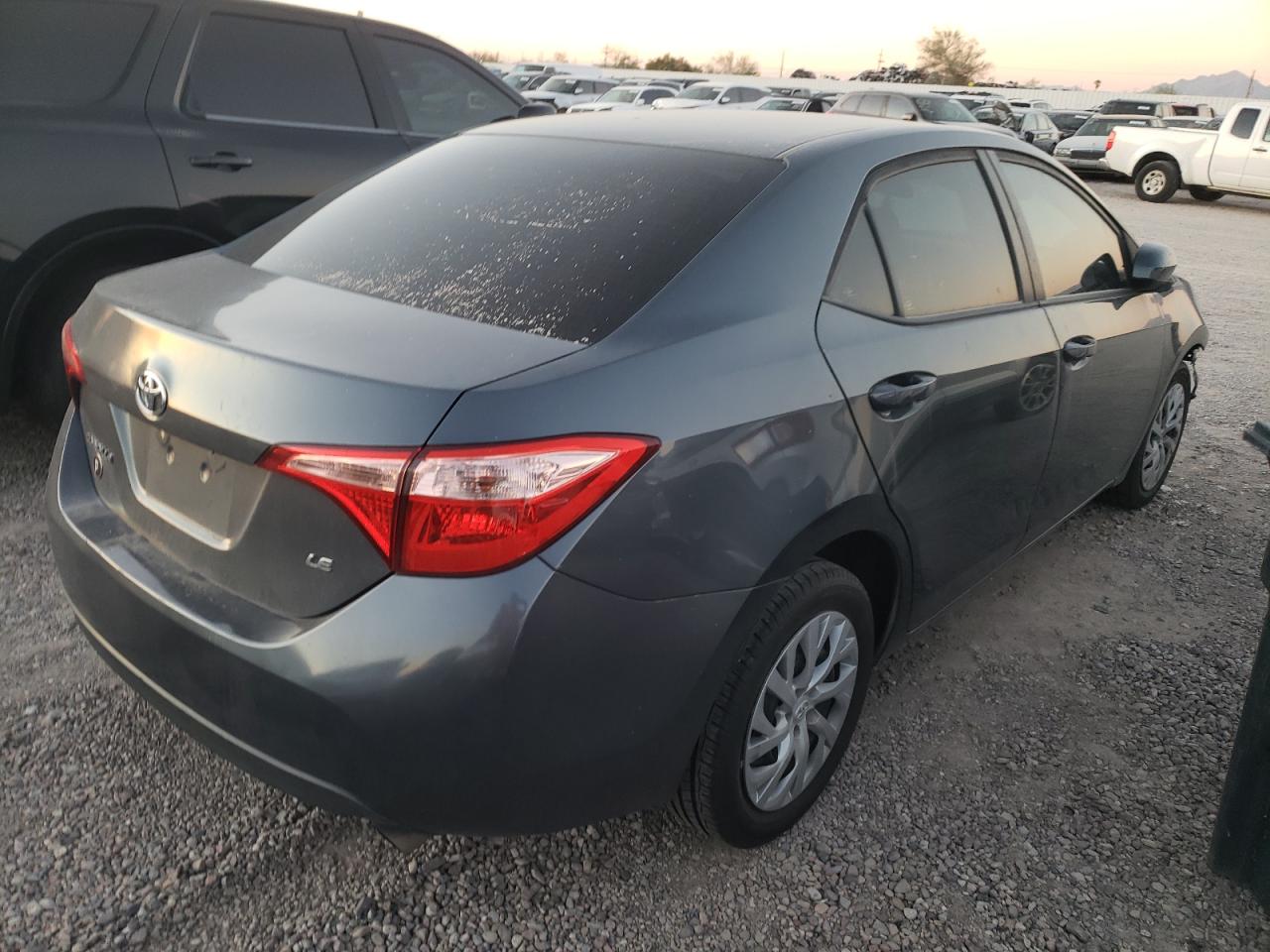Obraz 3 z 2018 TOYOTA COROLLA L 2018 z VIN 2T1BURHE9JC072629