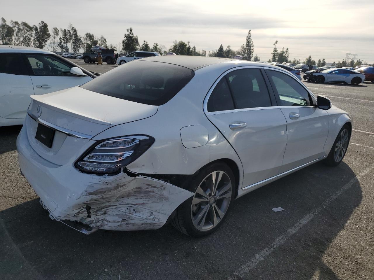 Изображение 3 2015 MERCEDES-BENZ C 300 2015 с VIN 55SWF4JB6FU070109