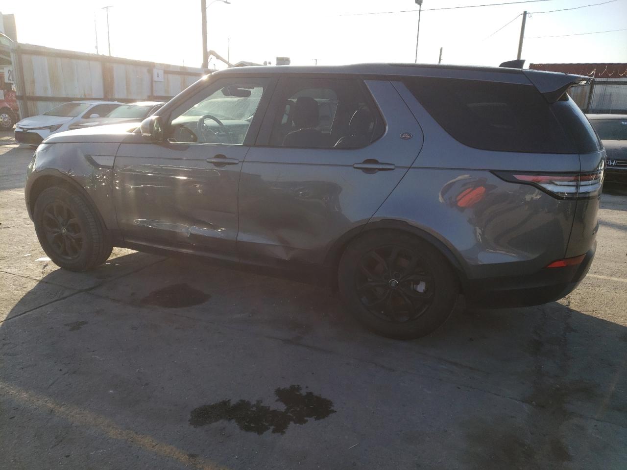 Image 2 of 2018 LAND ROVER DISCOVERY SE 2018 with VIN SALRG2RK5JA055762