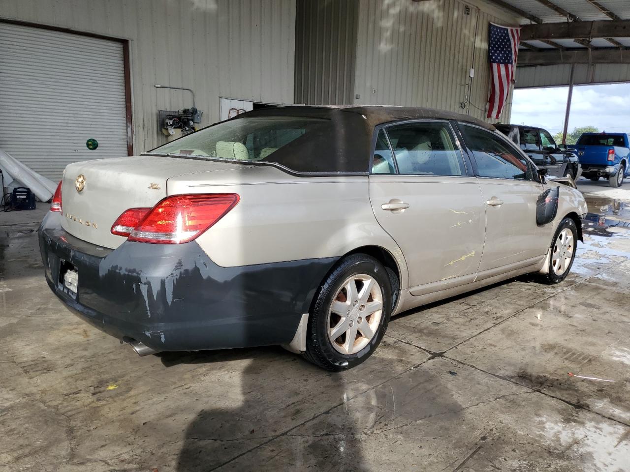 Image 3 of 2005 TOYOTA AVALON XL 2005 with VIN 4T1BK36B85U037077