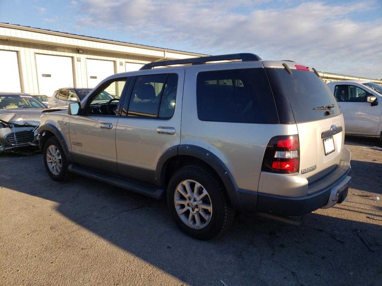 Image 2 of 2008 FORD EXPLORER XLT 2008 with VIN 1FMEU738X8UB25303