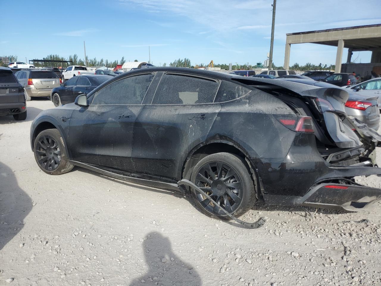 Obraz 2 z 2023 TESLA MODEL Y  2023 z VIN 7SAYGDEE5PA051953