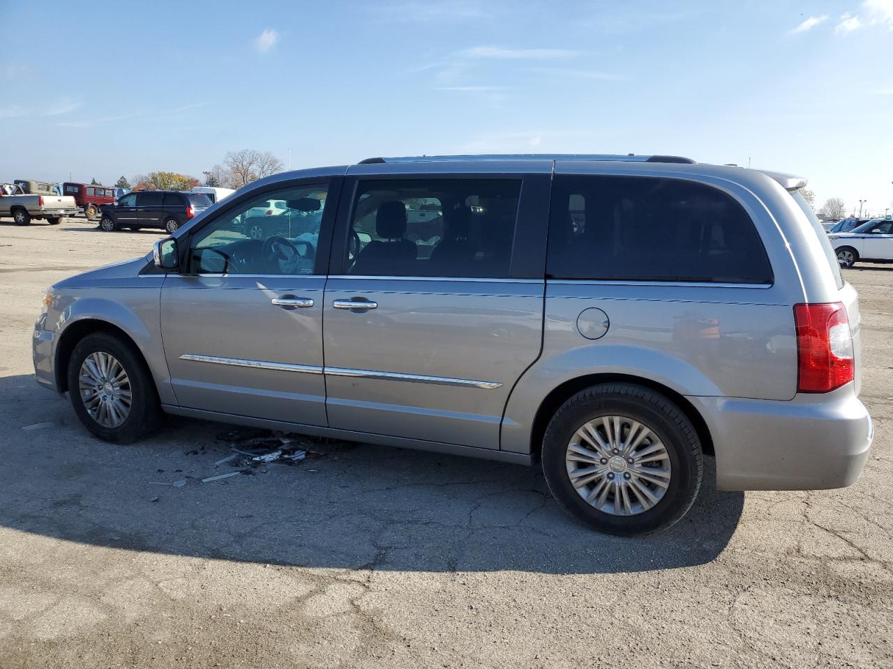 Obraz 2 z 2015 CHRYSLER TOWN & COUNTRY LIMITED PLATINUM 2015 z VIN 2C4RC1GG0FR590884