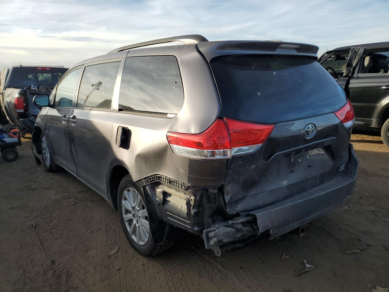 Изображение 2 2014 TOYOTA SIENNA LE 2014 с VIN 5TDJK3DC4ES090584