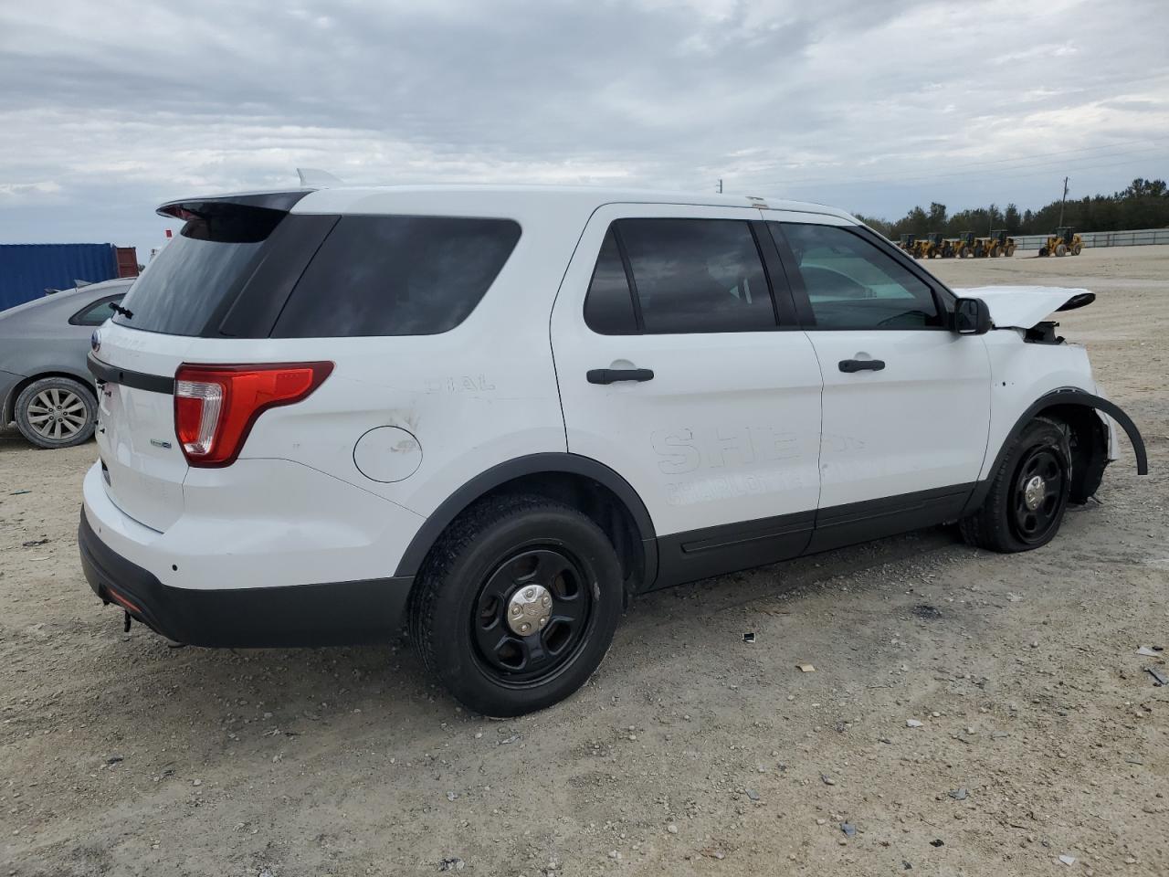 Image 3 of 2016 FORD EXPLORER POLICE INTERCEPTOR 2016 with VIN 1FM5K8AR8GGB35753
