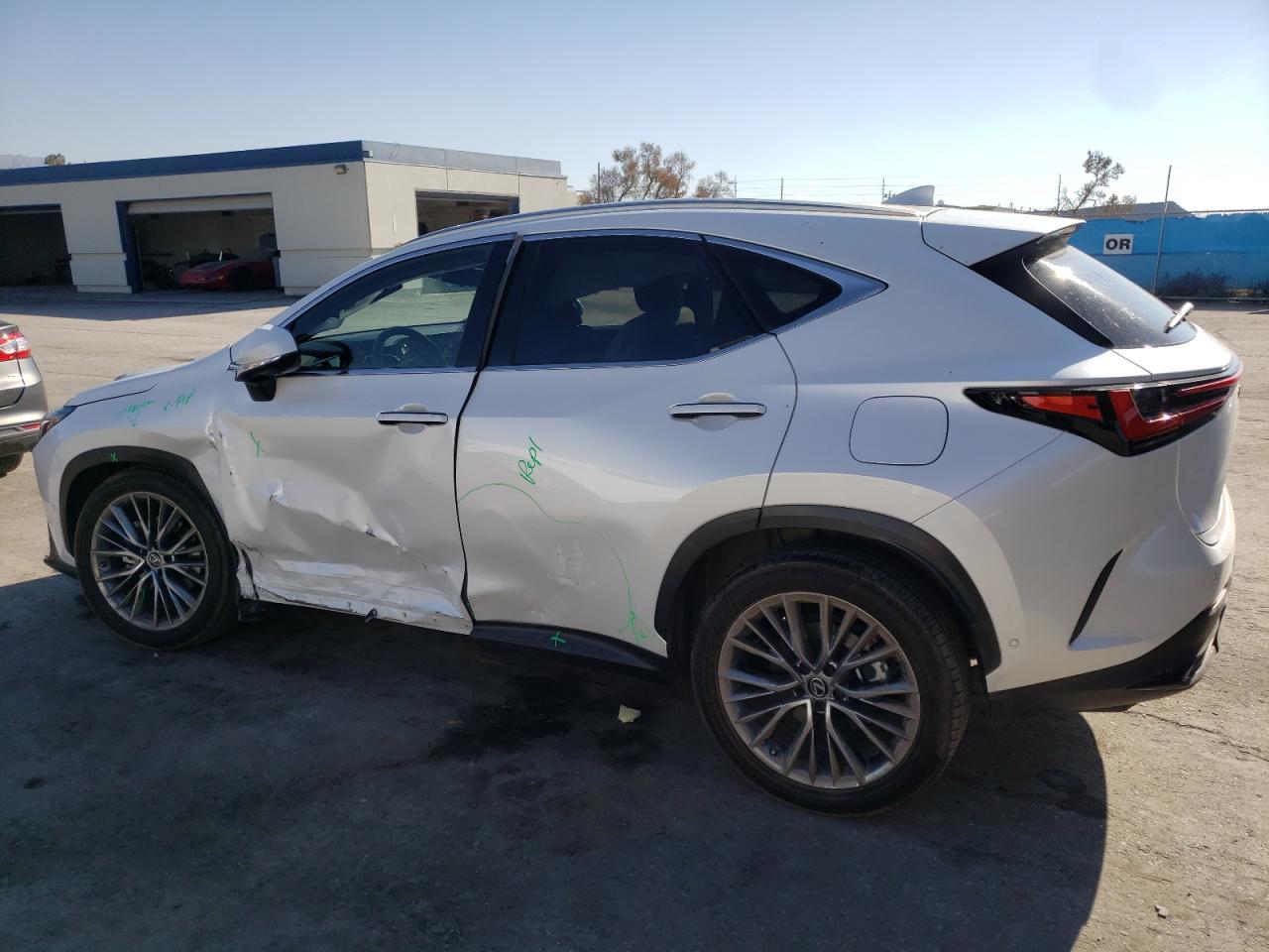 Изображение 2 2022 LEXUS NX 350H 2022 с VIN JTJHKCEZ5N5003392