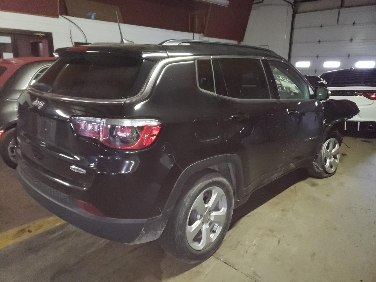 Image 3 of 2019 JEEP COMPASS LATITUDE 2019 with VIN 3C4NJDBB3KT834391