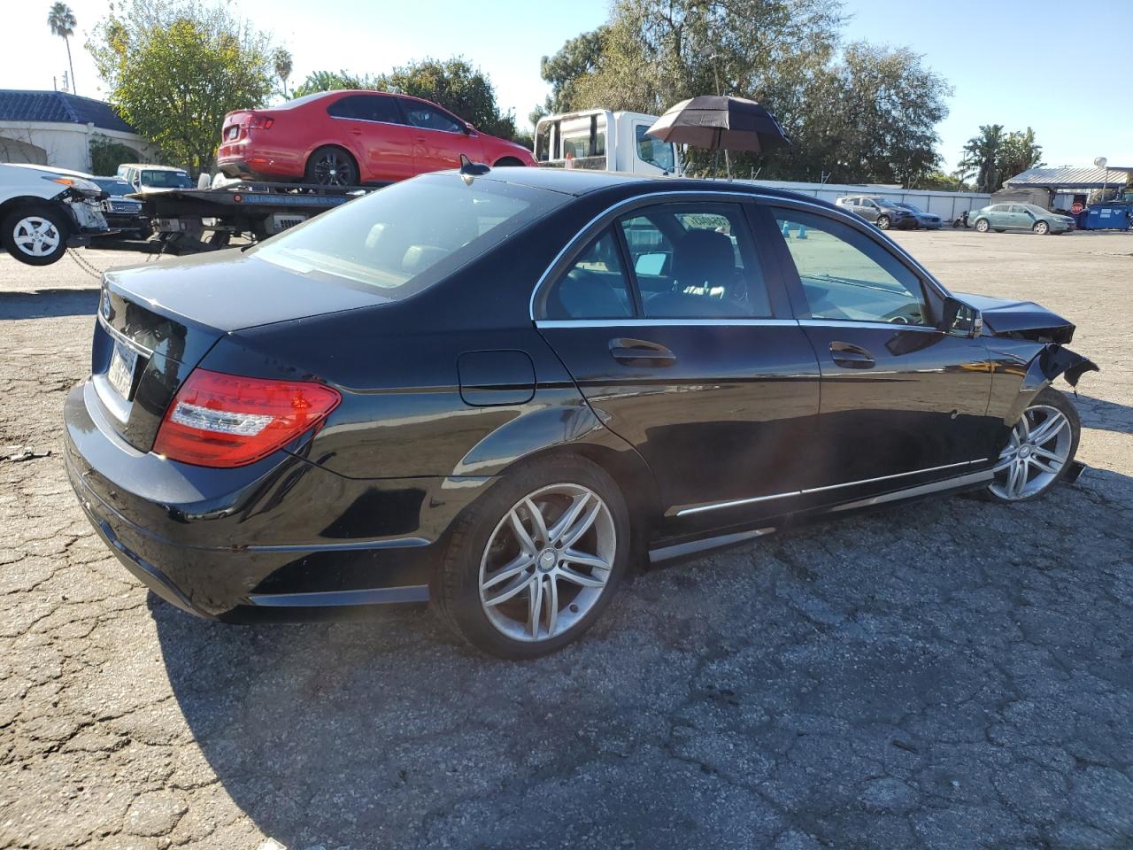 Obraz 3 z 2014 MERCEDES-BENZ C 250 2014 z VIN WDDGF4HB6EG255931