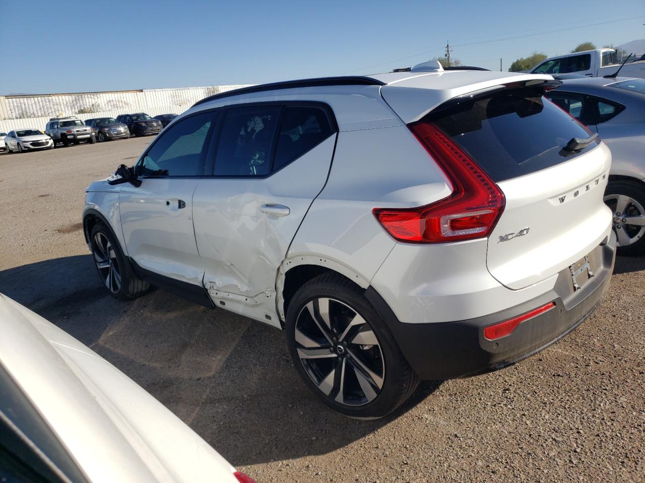 Image 2 of 2023 VOLVO XC40 ULTIMATE 2023 with VIN YV4L12UX0P2020192