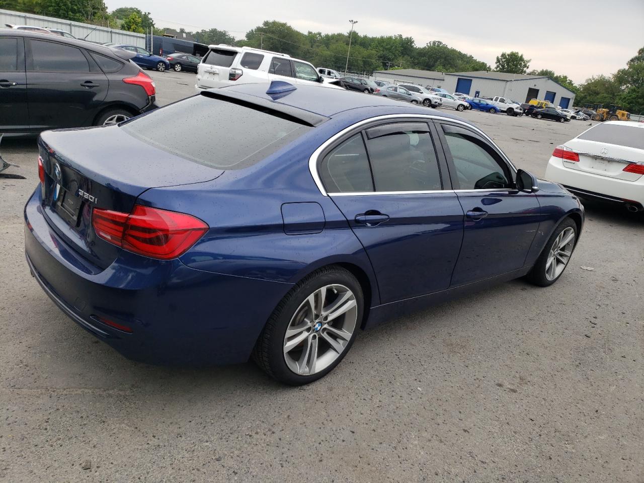 Obraz 3 z 2018 BMW 330 XI 2018 z VIN WBA8D9C5XJEM33426