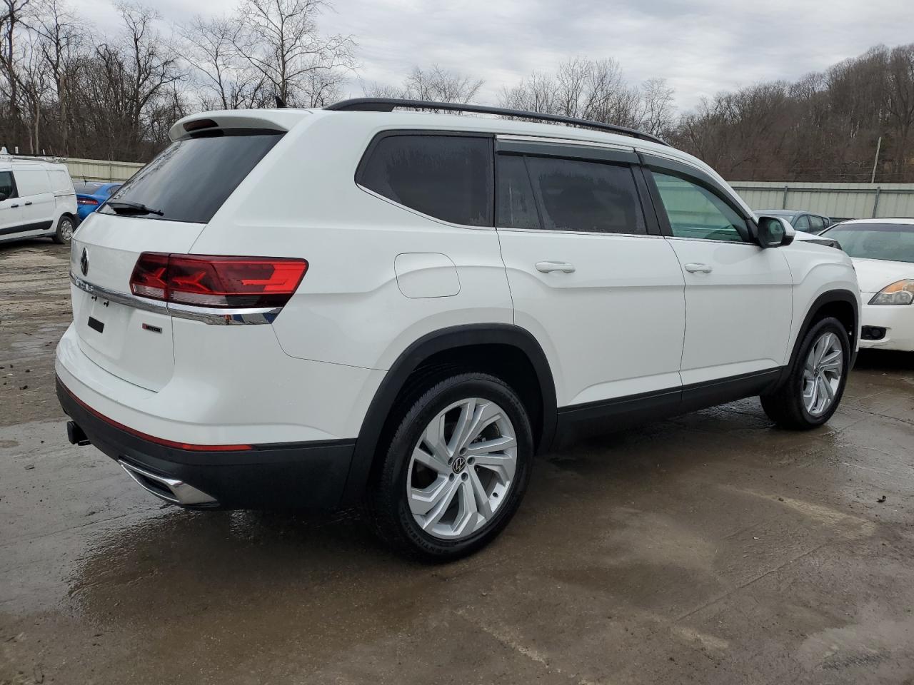 Image 3 of 2022 VOLKSWAGEN ATLAS SE 2022 with VIN 1V2KR2CA3NC516467