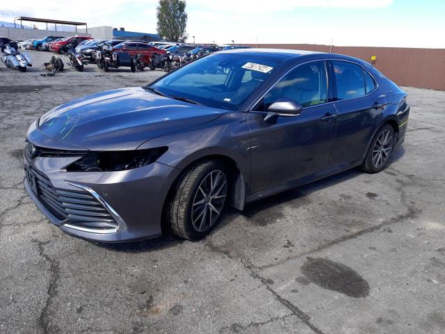 Obraz 1 z 2022 TOYOTA CAMRY XLE 2022 z VIN 4T1F11AK0NU010441